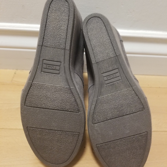 BRAND NEW TOMS purple wedges w/ pink laces Size 7 - Picture 4 of 5